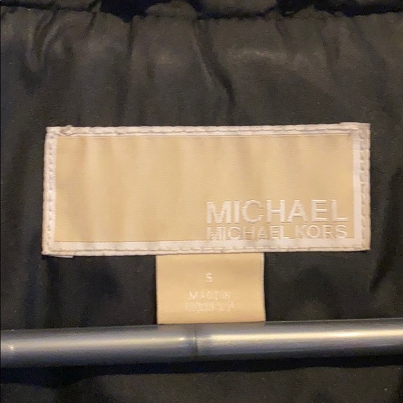 Micheal Kors Zip up vest - Picture 2 of 2